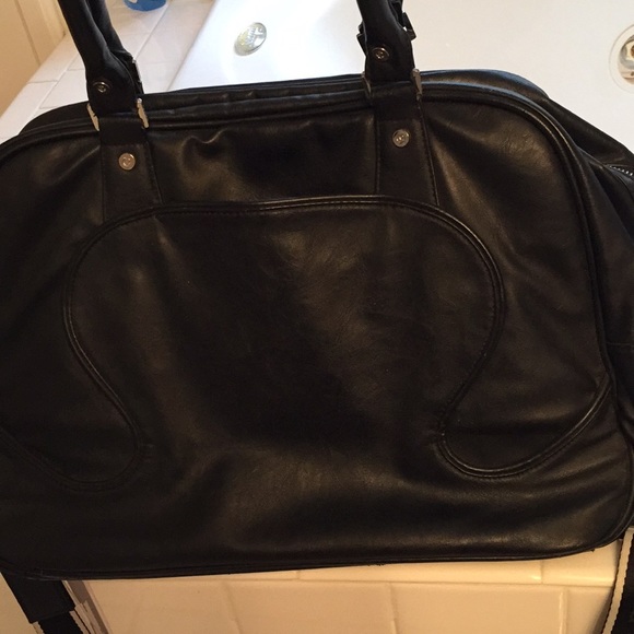 lululemon athletica Handbags - Lululemon “The Everywhere Gym Bag” Black